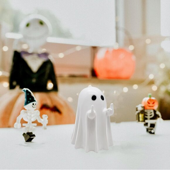 Halloween Resin Ghost Middle Finger Figurine Statue Decorations For Home Decor - Picture 2 of 7